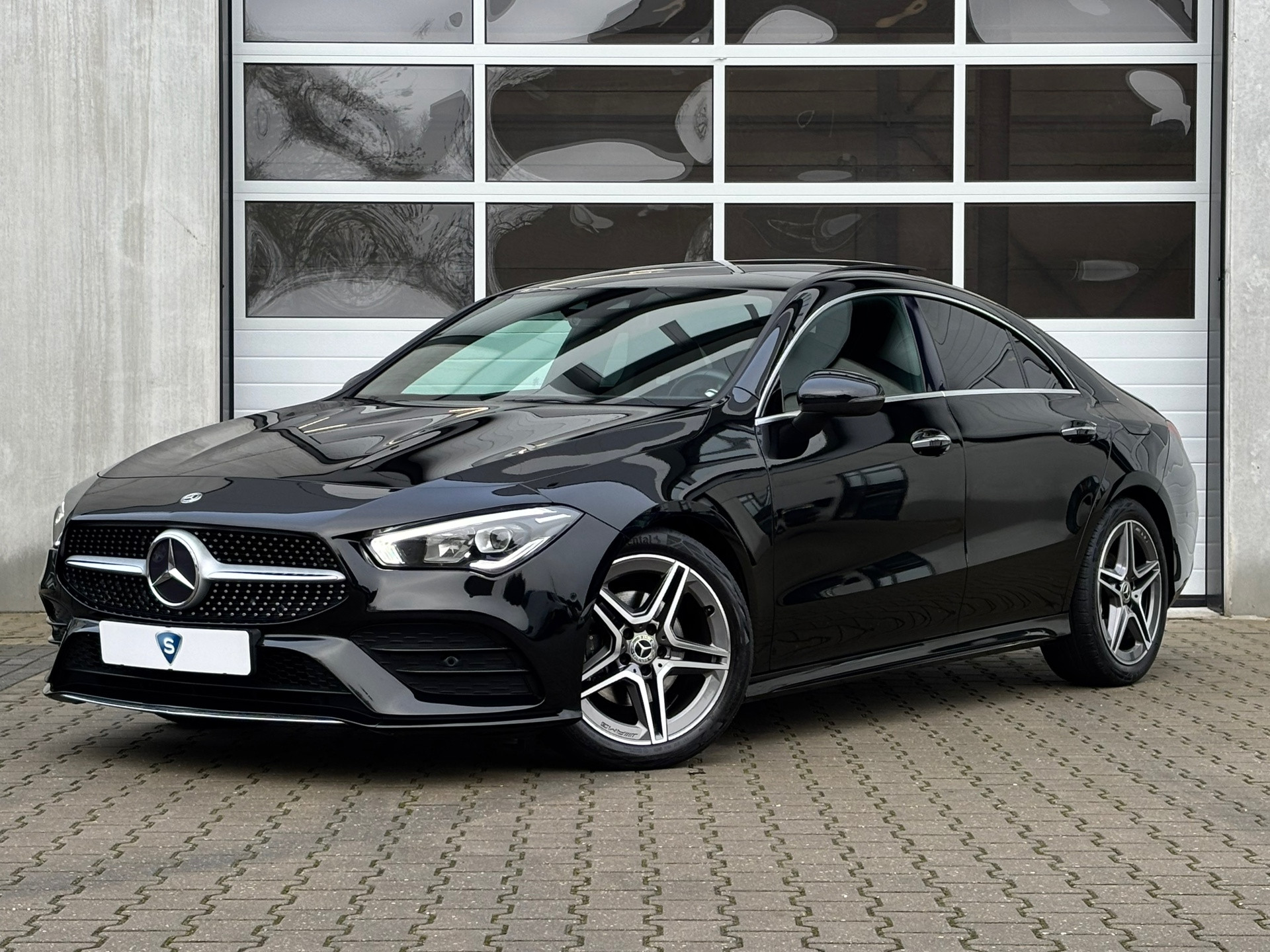 Mercedes-Benz CLA 180 Business Solution AMG | Sfeerverlichting | Pano 51348636-0.jpg | Autobedrijf Van Schijndel