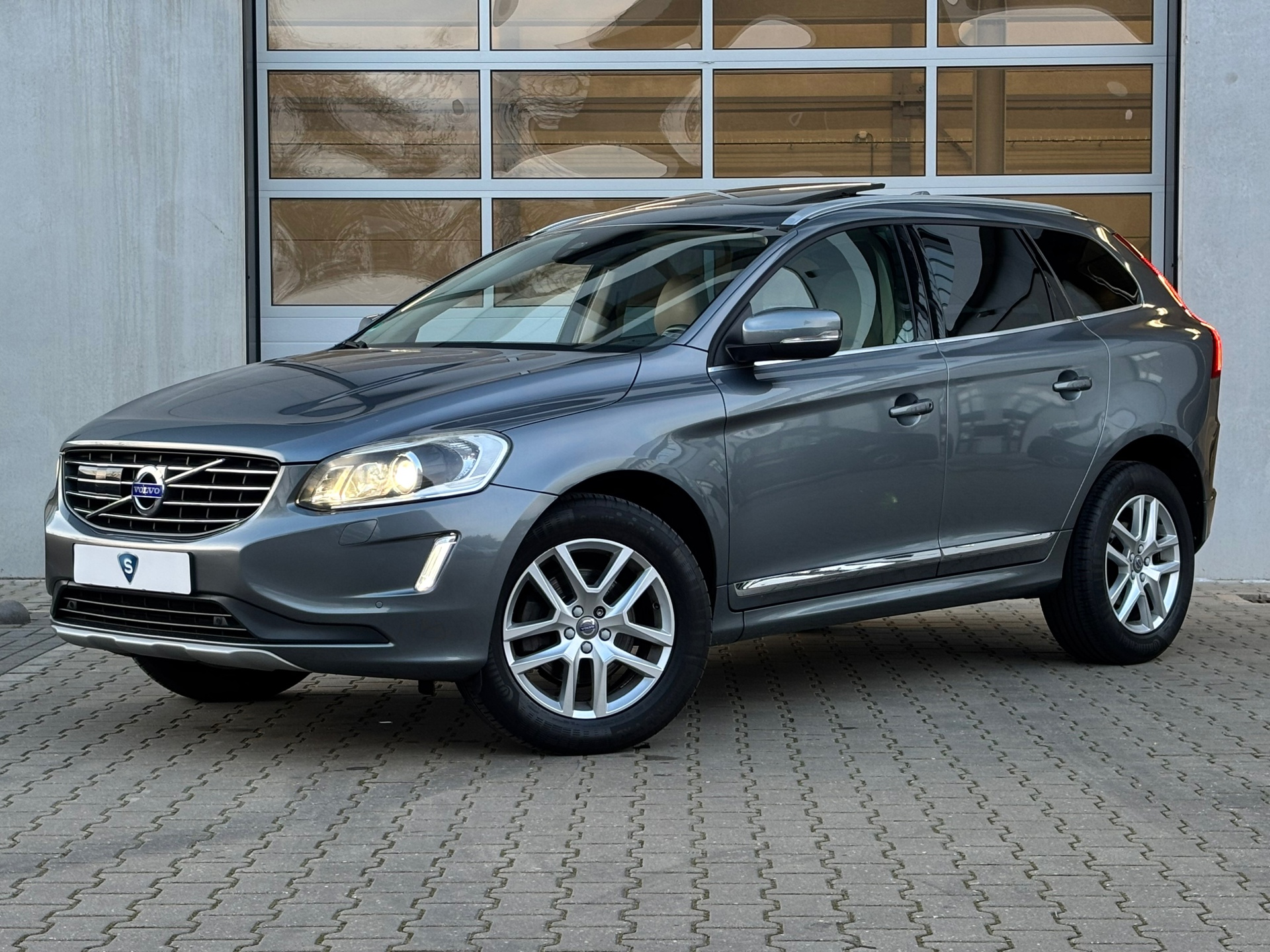 Volvo XC60 2.0 D4 FWD Polar+ | Harman/Kardon 47403684-0.jpg | Autobedrijf Van Schijndel