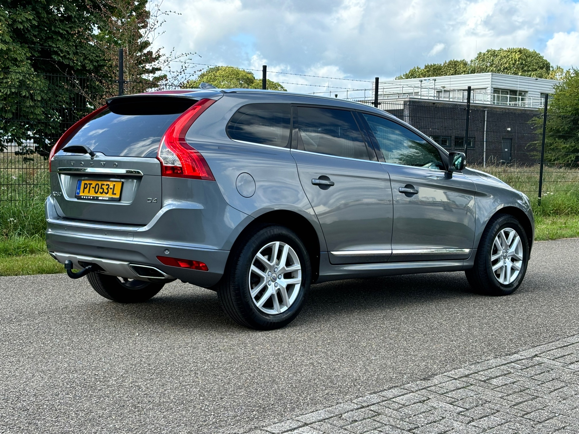 Volvo XC60 2.0 D4 FWD Polar+ | Harman/Kardon 47403684-2.jpg | Autobedrijf Van Schijndel
