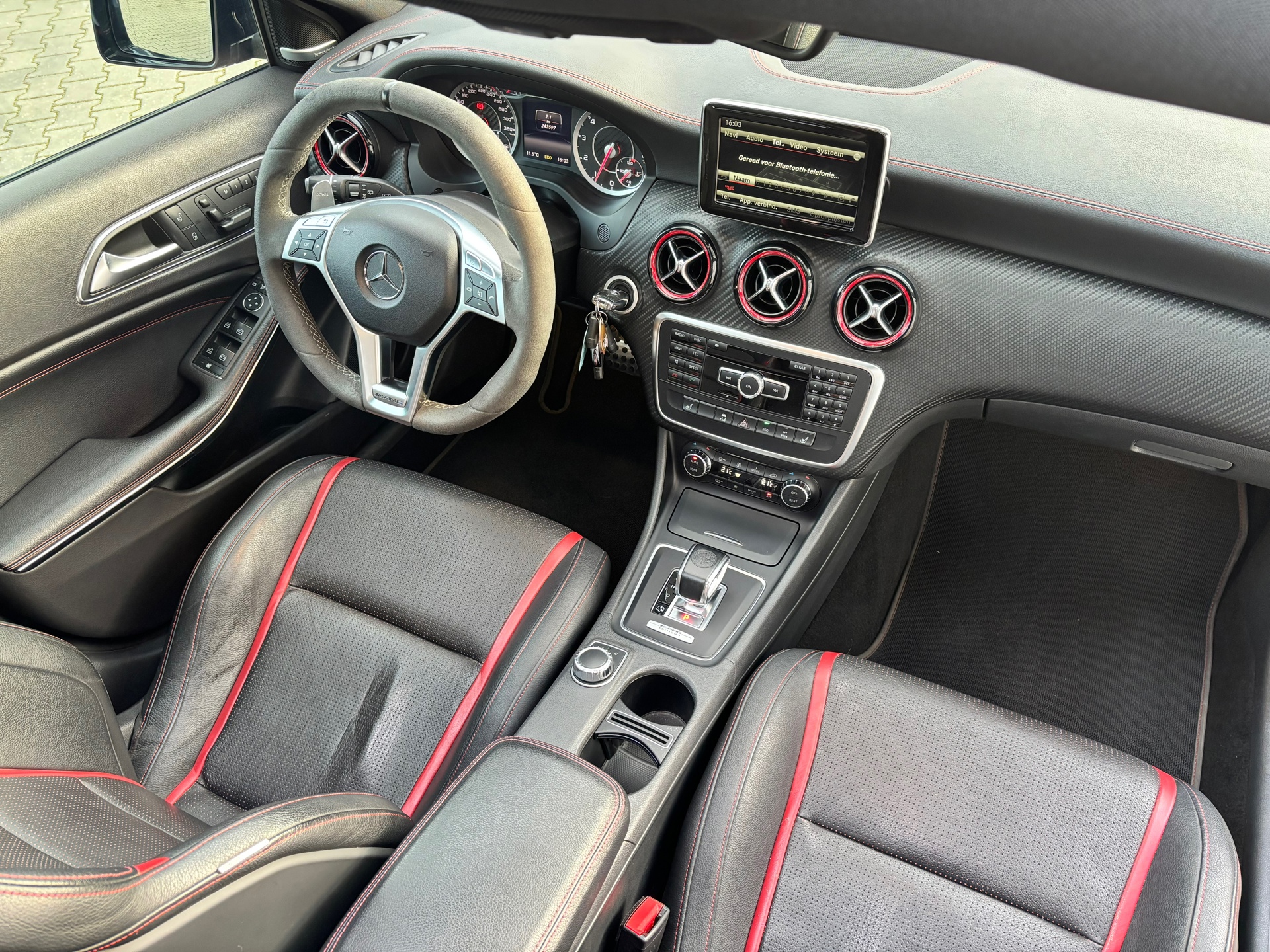 Mercedes-Benz A-Klasse AMG 45 4MATIC | H&K Audio | Schaalstoelen 49950698-1.jpg | Autobedrijf Van Schijndel
