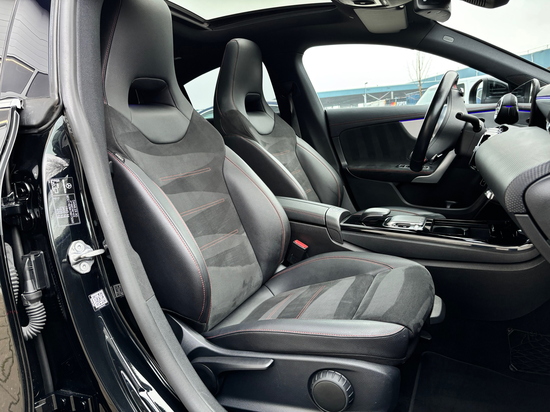 Mercedes-Benz CLA 180 Business Solution AMG | Sfeerverlichting | Pano 51348636-2.jpg | Autobedrijf Van Schijndel