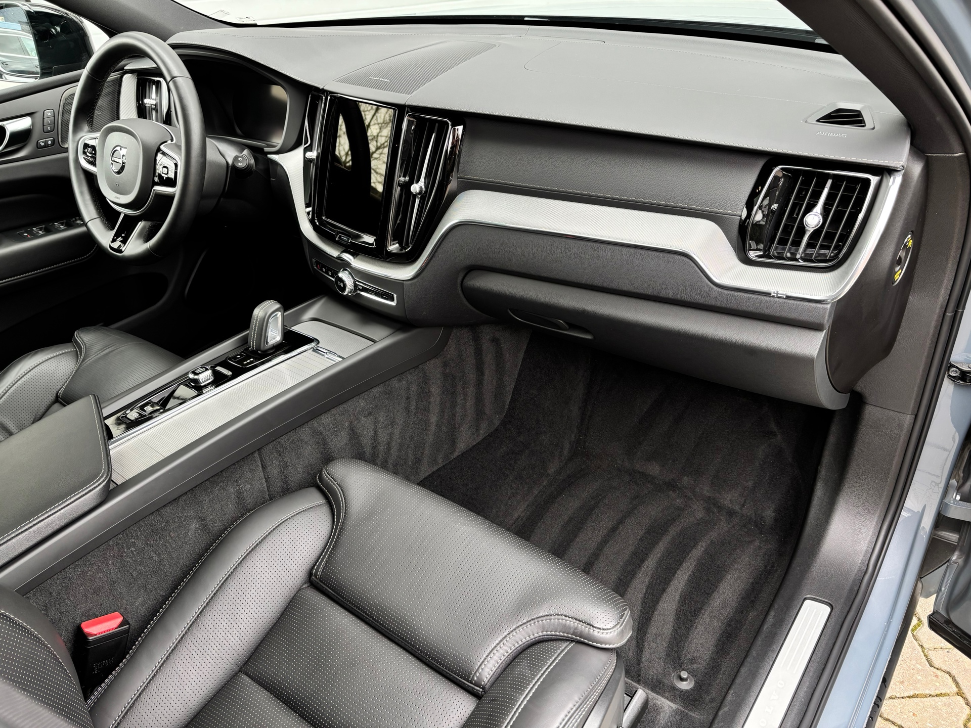 Volvo XC60 2.0 B5 Dark / 360°/ Google/ 22inch/ Massage 51563923-1.jpg | Autobedrijf Van Schijndel