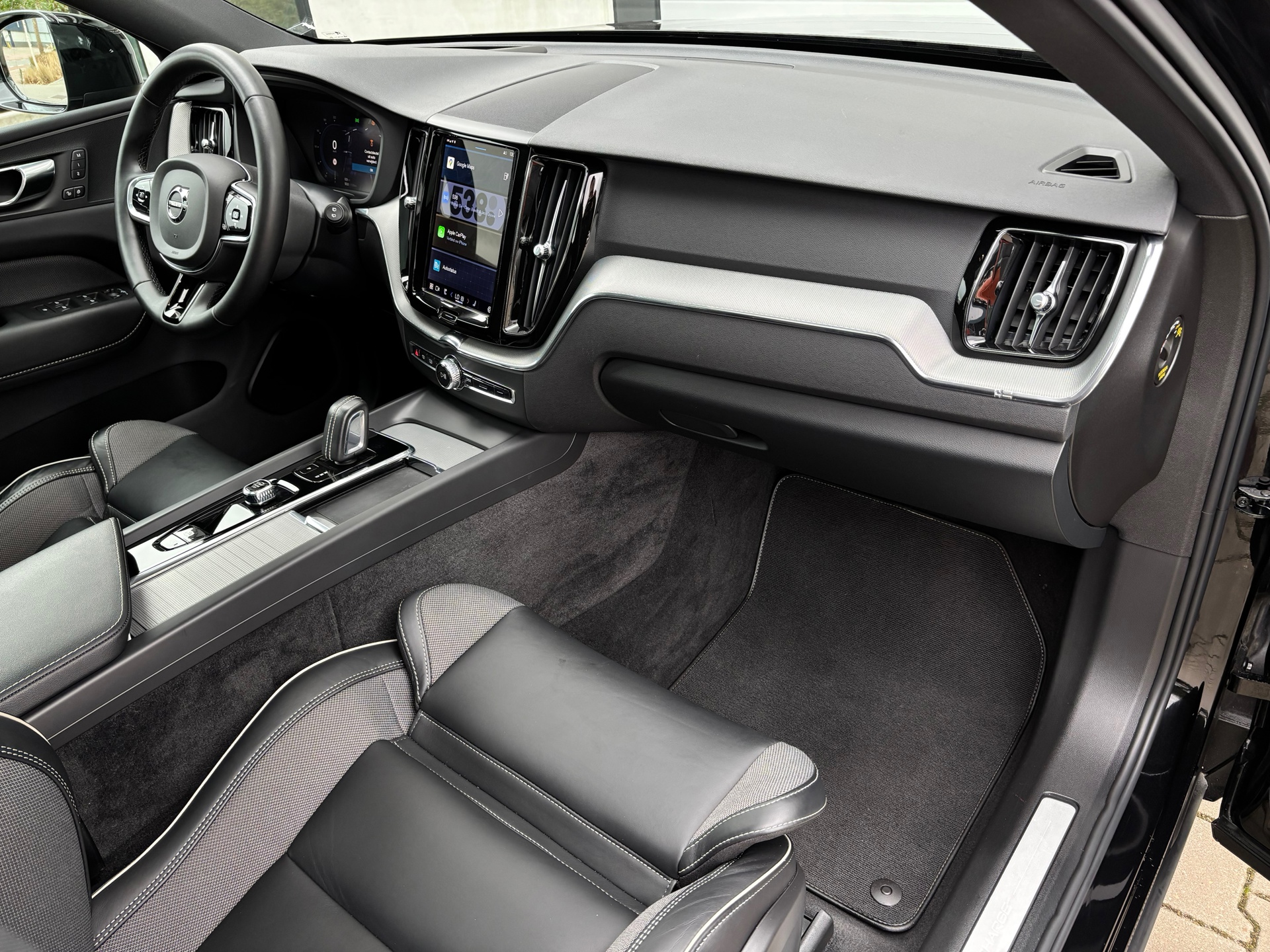 Volvo XC60 2.0 T6 Plug-in hybrid AWD Dark / Google / Trekhk. / 360° / 21inch 51708192-1.jpg | Autobedrijf Van Schijndel