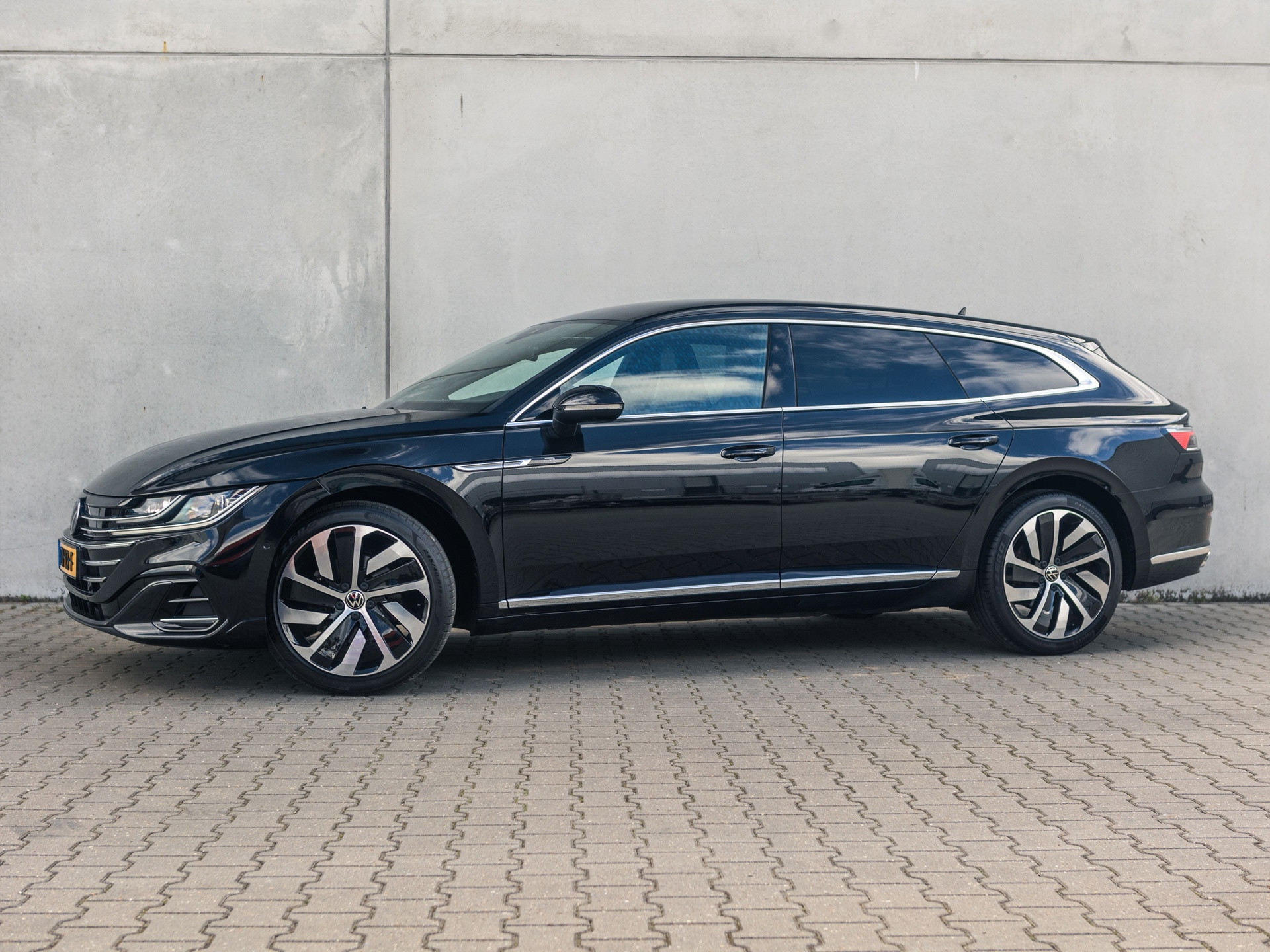 Volkswagen Arteon Shooting Brake 1.4 TSI eHybrid R-Line Business+ SOH 99.4% !! Sportstoelen 19inch Dealerauto 52149147-0.jpg | Autobedrijf Van Schijndel