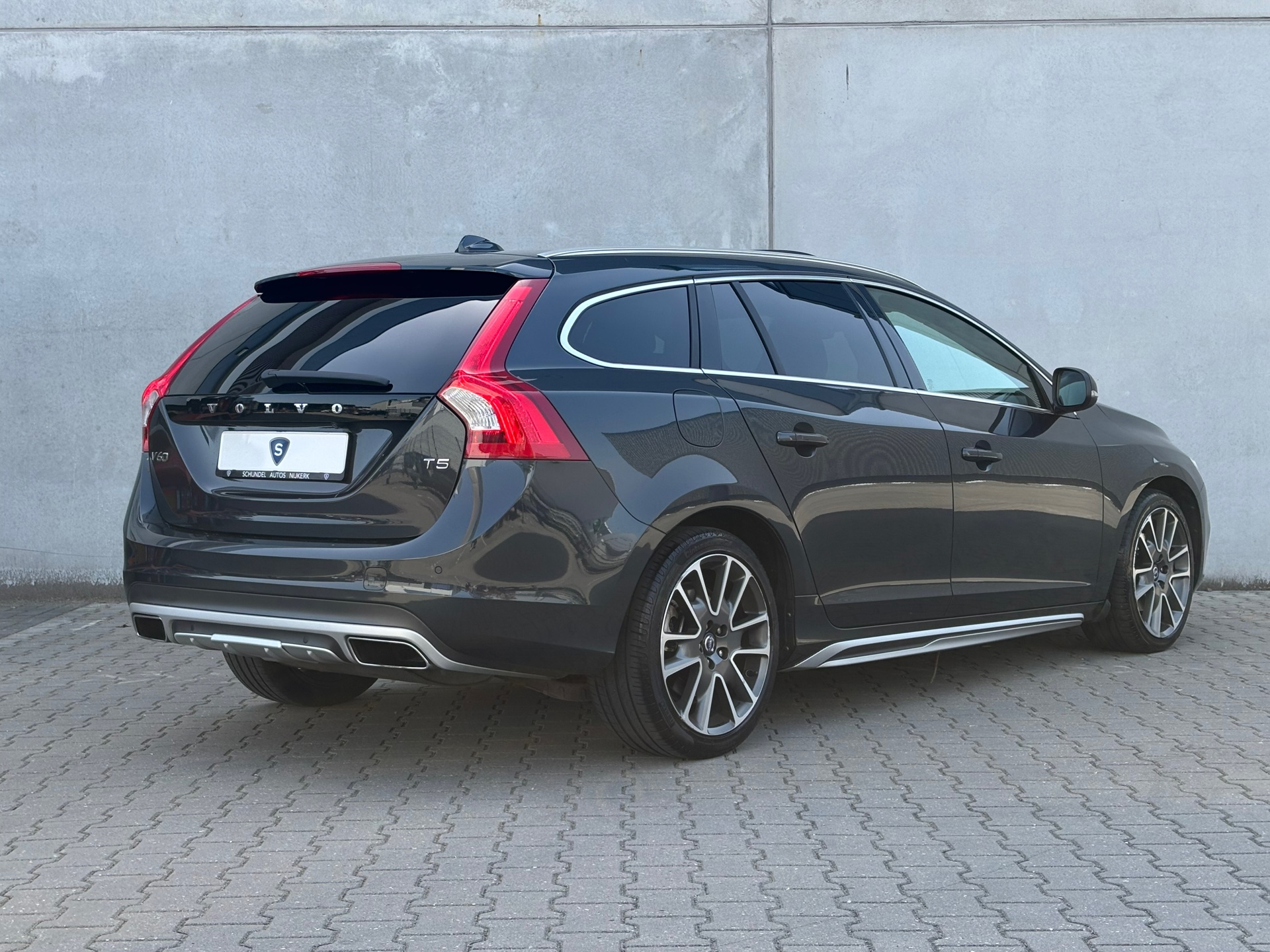 Volvo V60 2.0 T5 Summum Leder Navi Trekhaak 53662609-1.jpg | Autobedrijf Van Schijndel