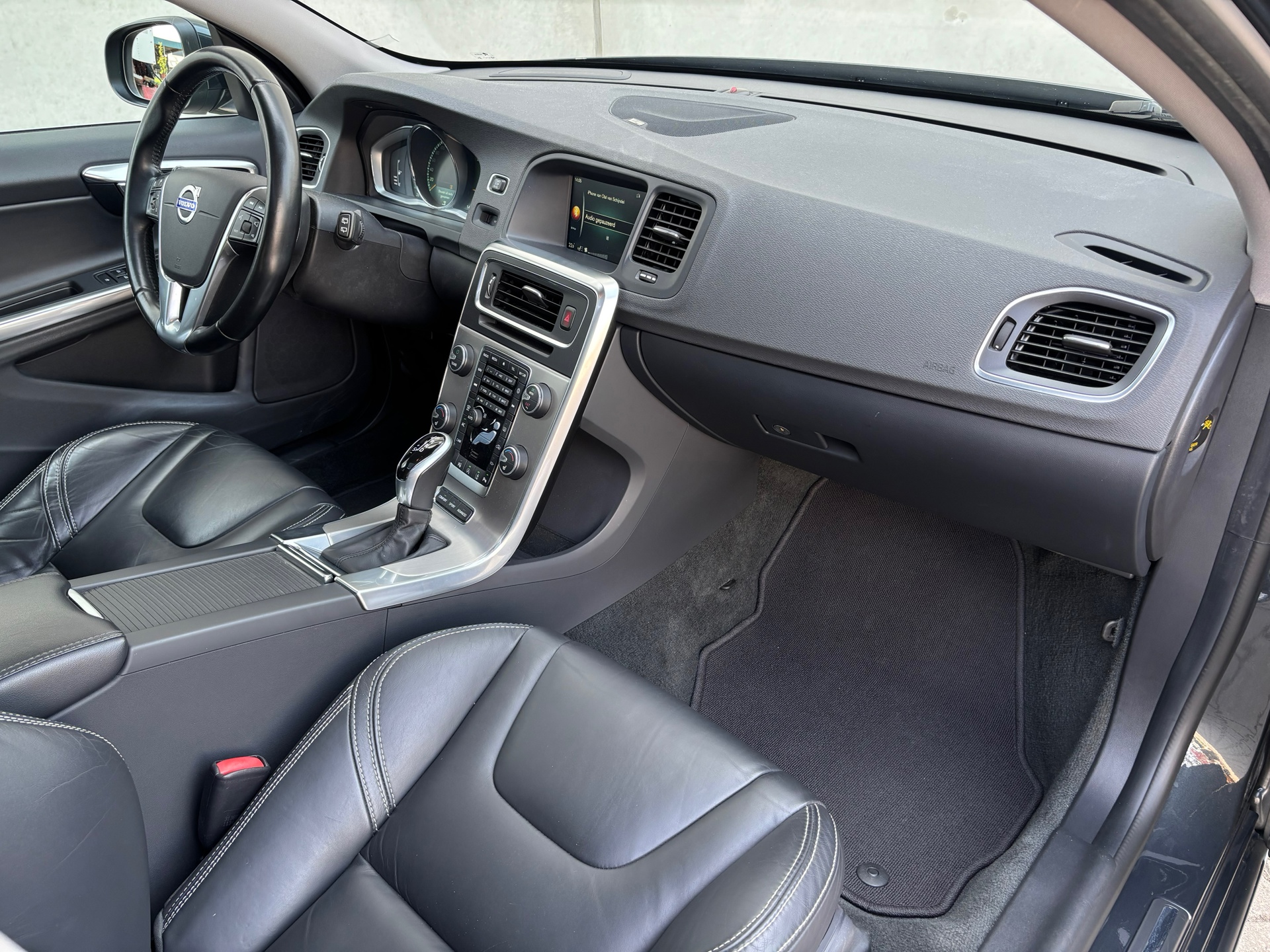 Volvo V60 2.0 T5 Summum Leder Navi Trekhaak 53662609-2.jpg | Autobedrijf Van Schijndel