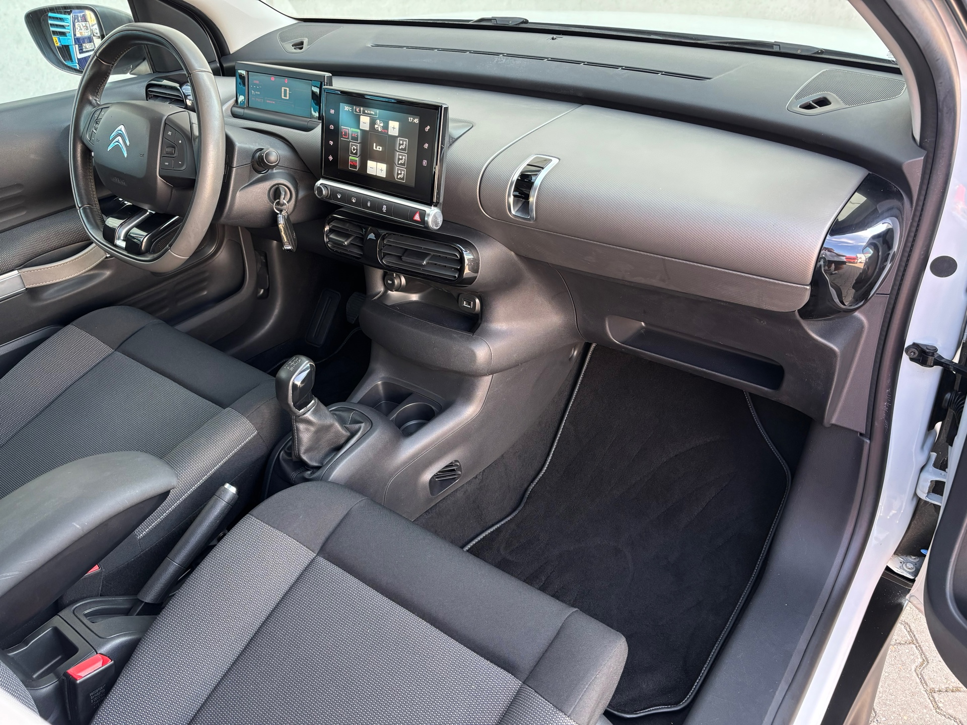 Citroën C4 Cactus 1.2 PureTech Shine Pano Navi 18inch 55095418-1.jpg | Autobedrijf Van Schijndel