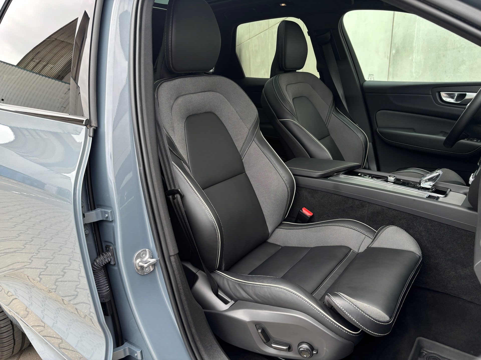 Volvo XC60 2.0 T8 455 PK hybrid AWD Ultimate Dark SOH 99% Pano dak 55106360-2.jpg | Autobedrijf Van Schijndel