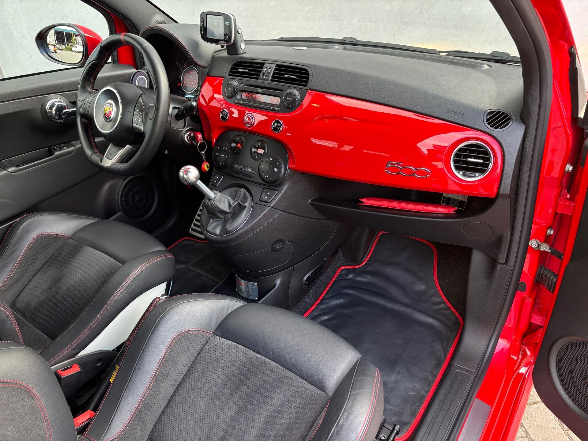 Fiat 500 1.4-16V Abarth Ferrari Dealers Edition no.175/200 55199441-1.jpg | Autobedrijf Van Schijndel
