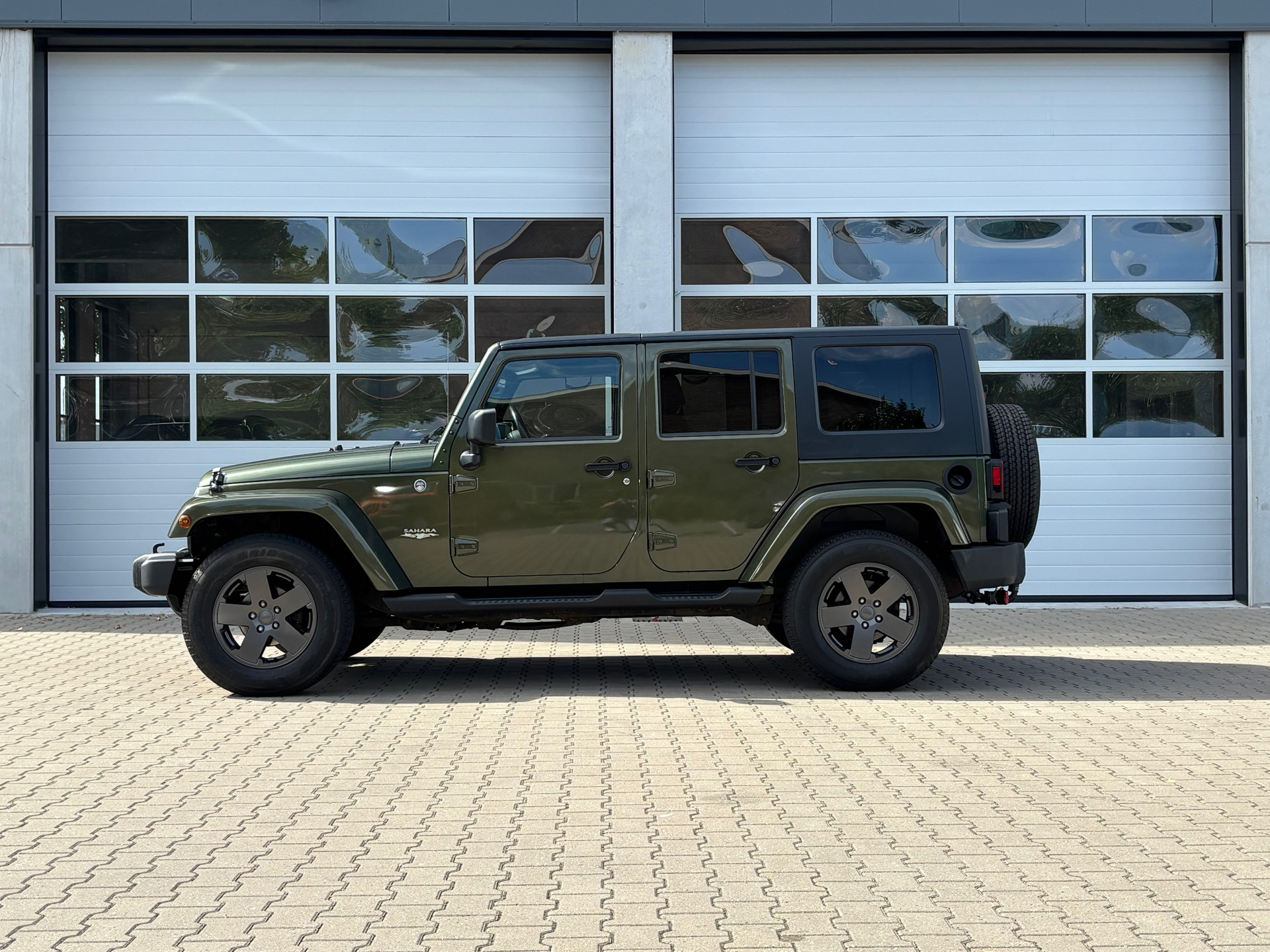 Jeep Wrangler Unlimited 3.8 Sahara 55444397-0.jpg | Autobedrijf Van Schijndel