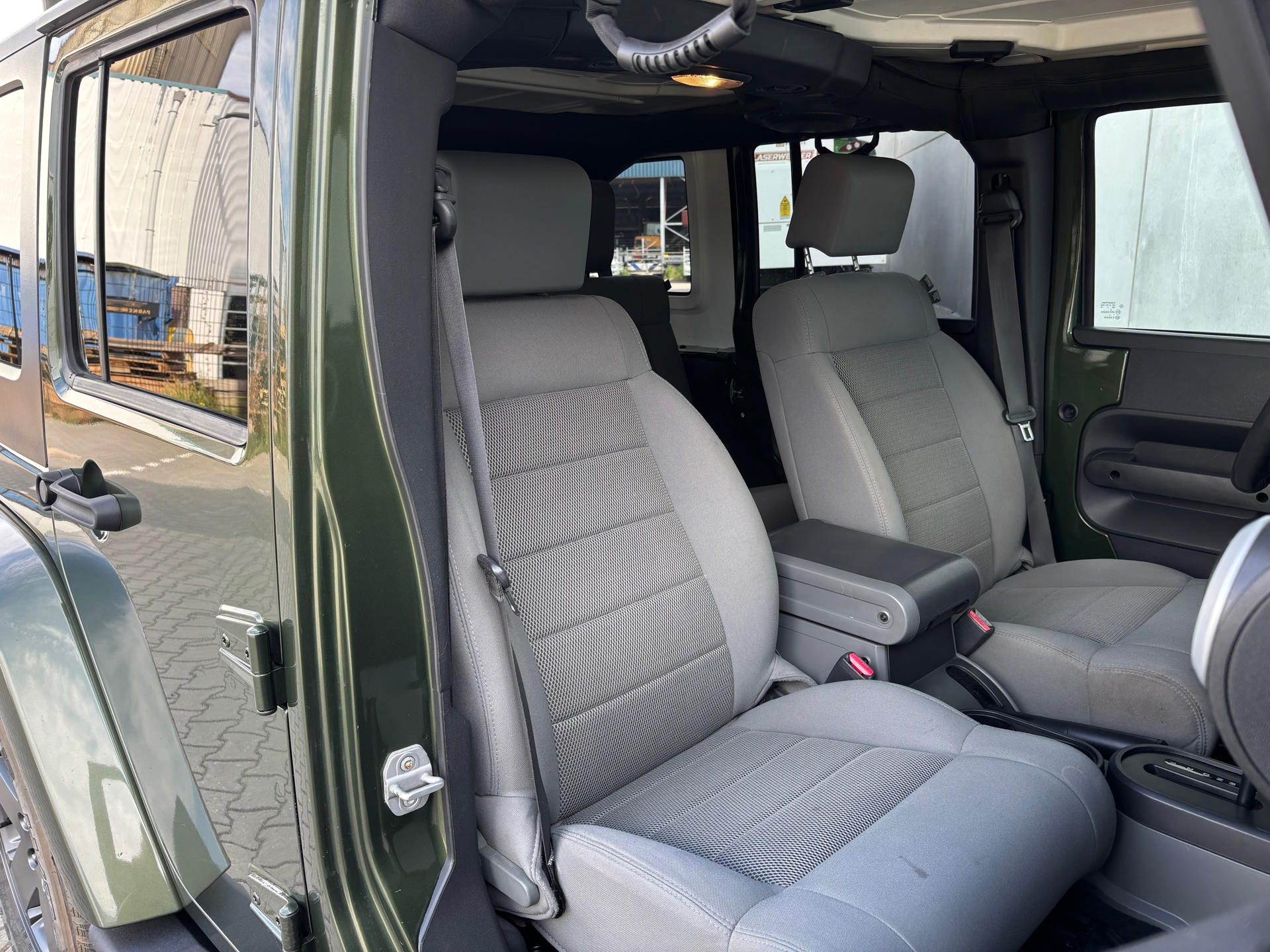 Jeep Wrangler Unlimited 3.8 Sahara 55444397-2.jpg | Autobedrijf Van Schijndel