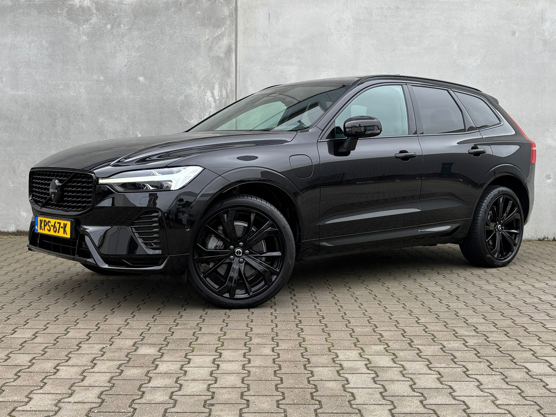 Volvo XC60 2.0 T8 455 pk!! Plug-in hybrid AWD Ultra Black Edition SOH96% 57397856-0.jpg | Autobedrijf Van Schijndel