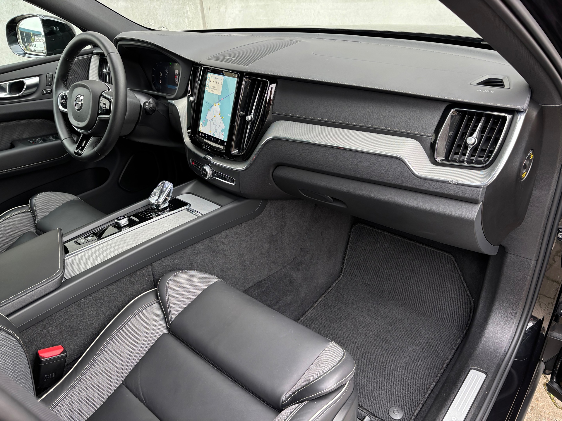 Volvo XC60 2.0 T8 455 pk!! Plug-in hybrid AWD Ultra Black Edition SOH96% 57397856-1.jpg | Autobedrijf Van Schijndel