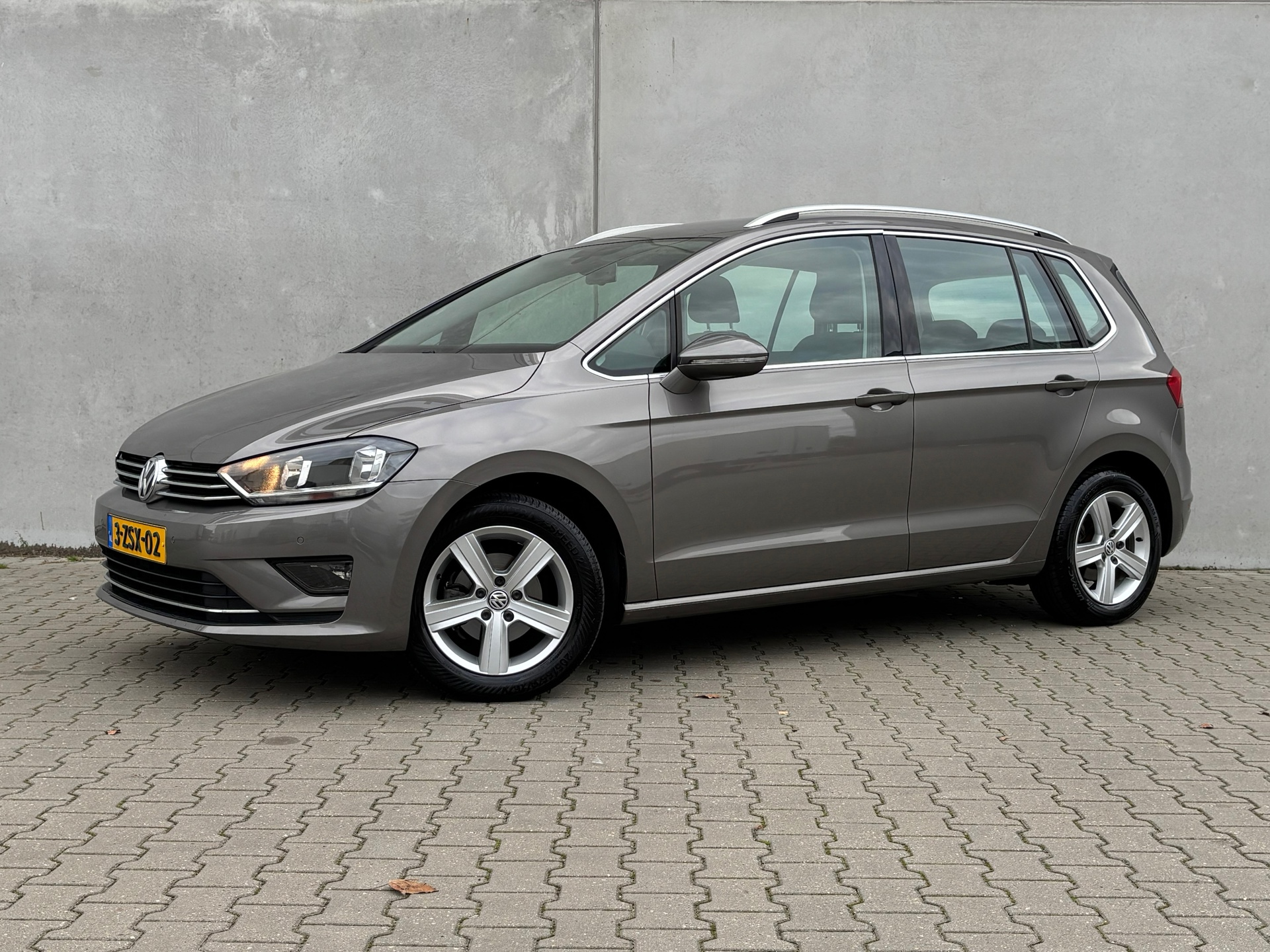 Volkswagen Golf Sportsvan 1.2 TSI Highline Clima Trekhk. Multimedia 57456922-0.jpg | Autobedrijf Van Schijndel