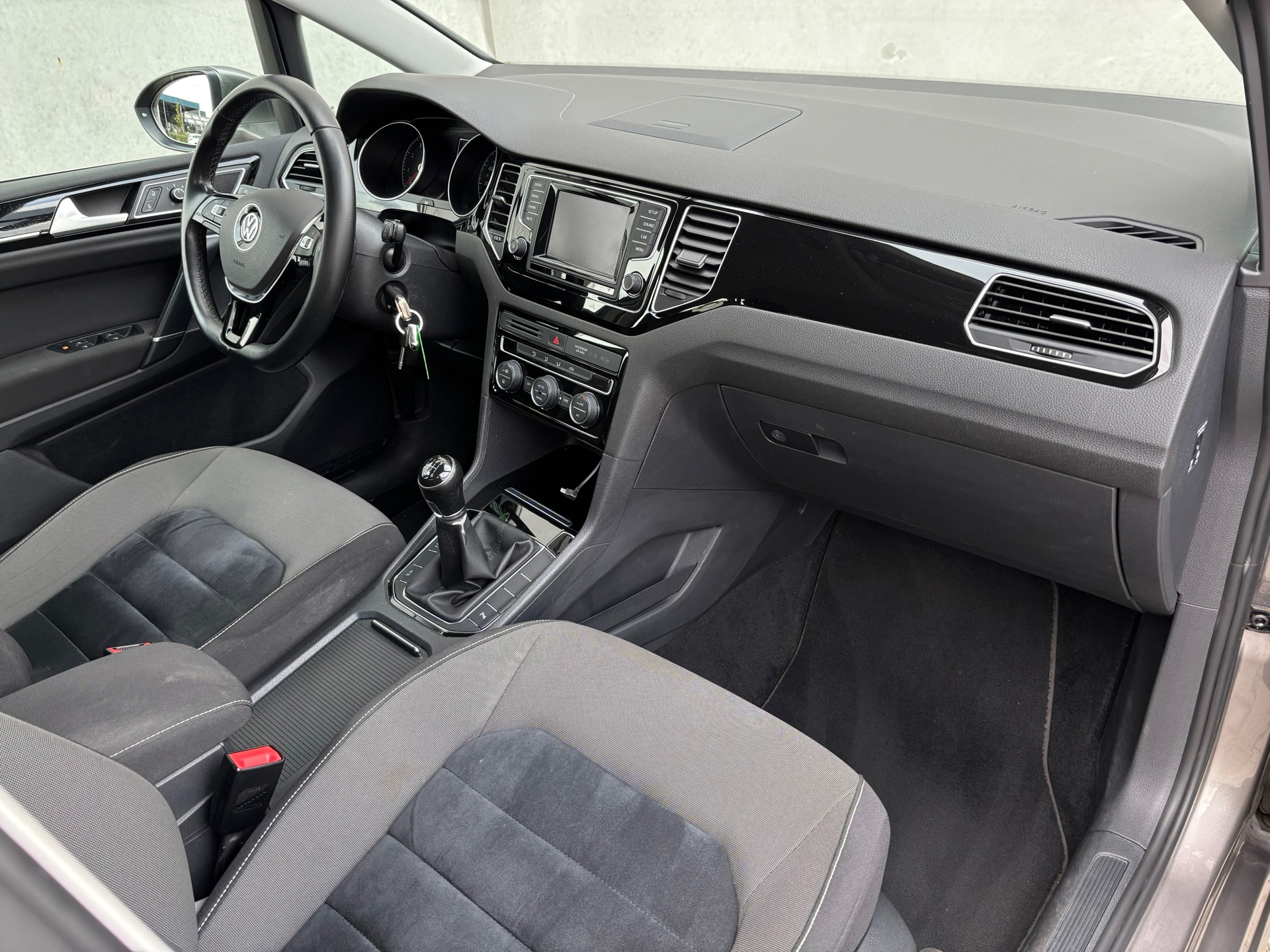 Volkswagen Golf Sportsvan 1.2 TSI Highline Clima Trekhk. Multimedia 57456922-1.jpg | Autobedrijf Van Schijndel
